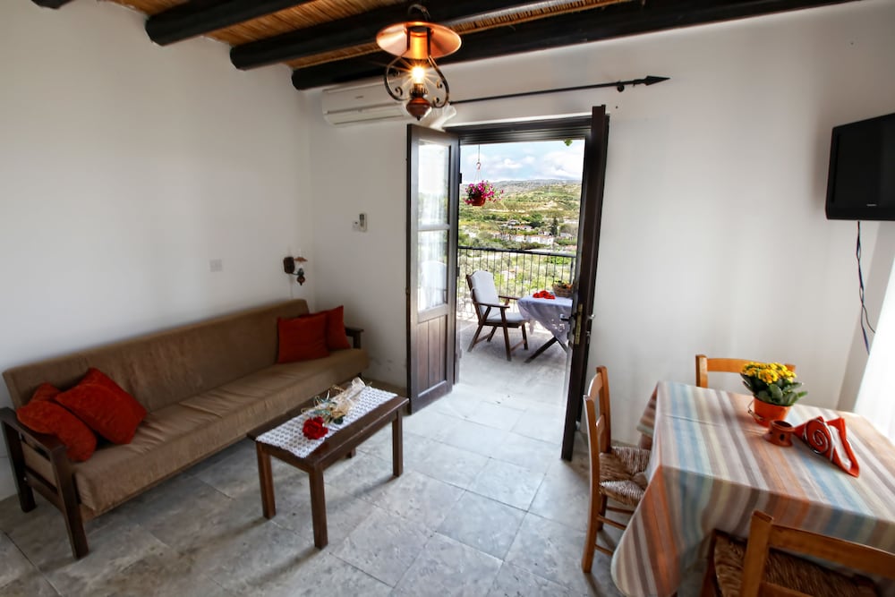 LEONIDAS VILLAGE HOUSES 17/45