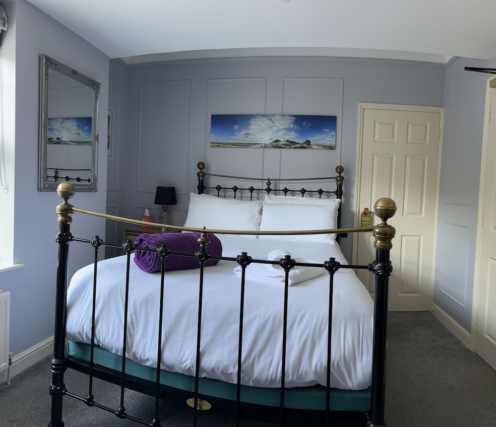 DELUXE, DOUBLE BED