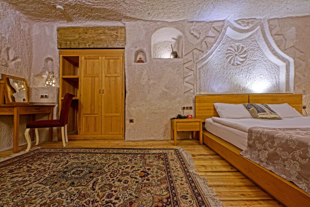 La Casa Cave 10/50