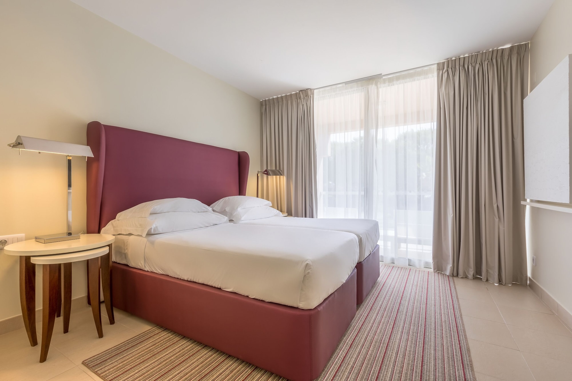 ROOM, TWIN BEDS