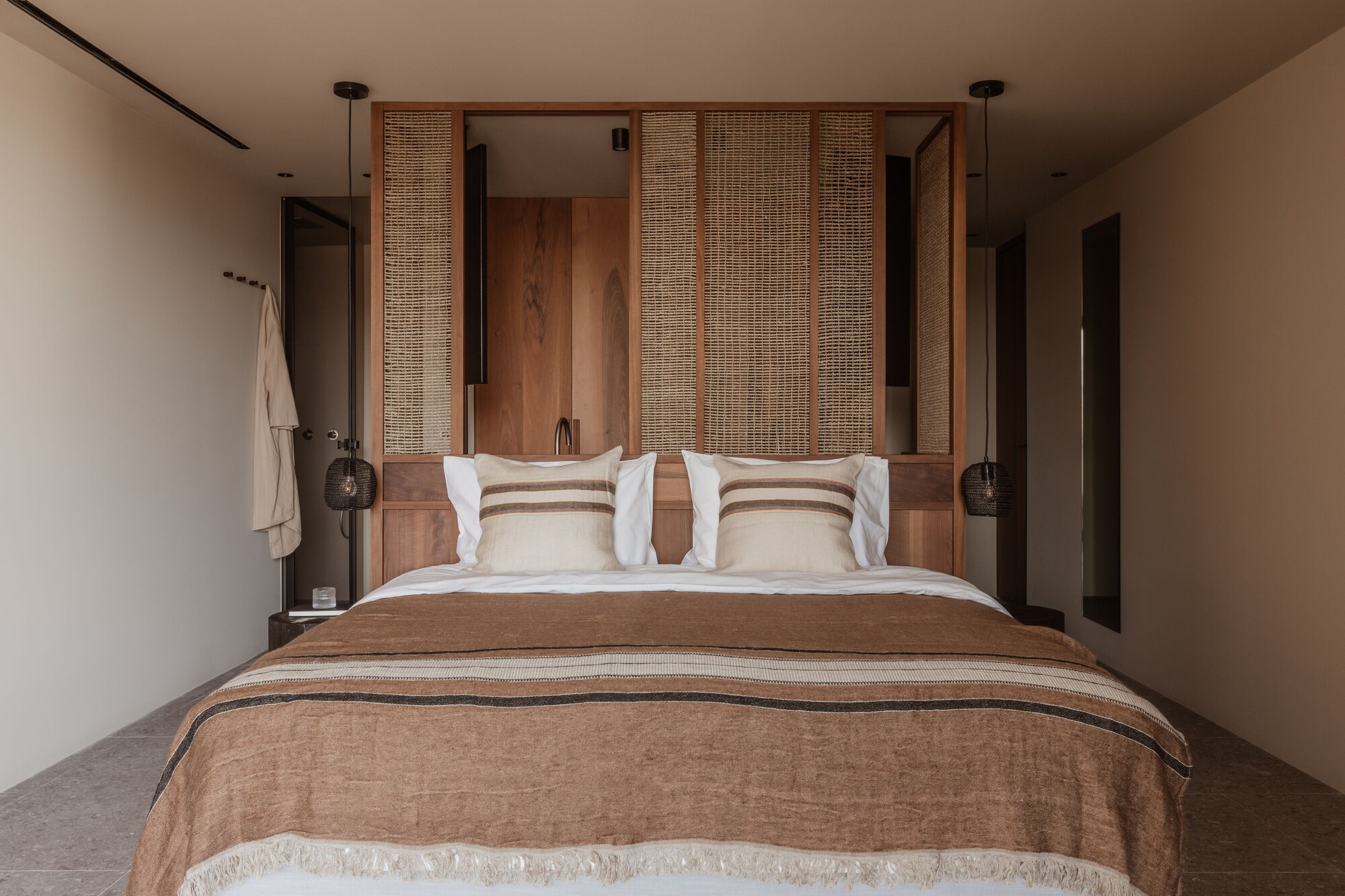 CLASSIC, KING BED