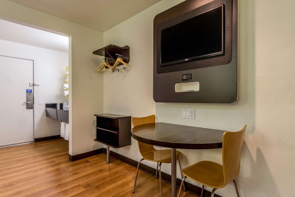 Motel6 Redlands, CA 33/43