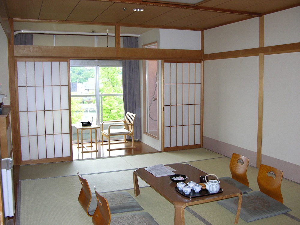 Biwako Grand Hotel 12/25