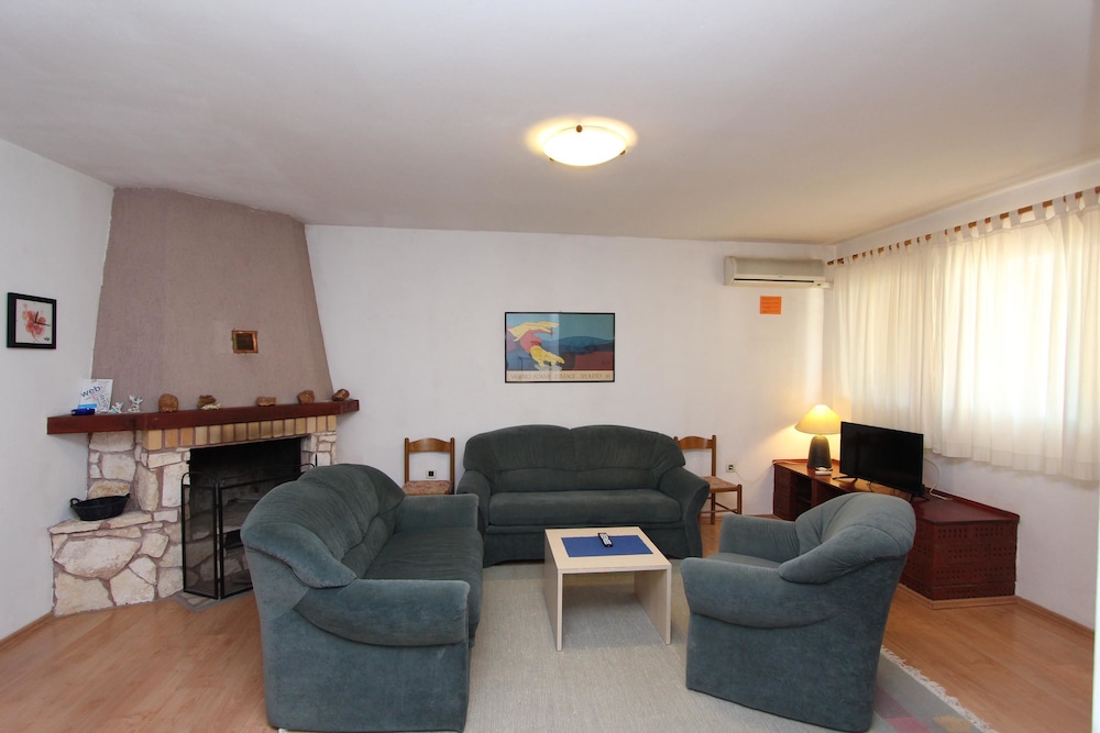 APARTMENTS LORA 37/66
