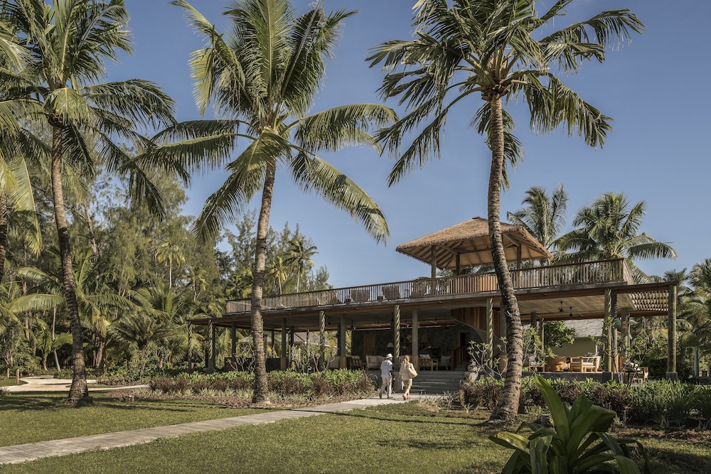 FOUR SEASONS RESORT SEYCHELLES AT DESROCHES ISLAND 5/58