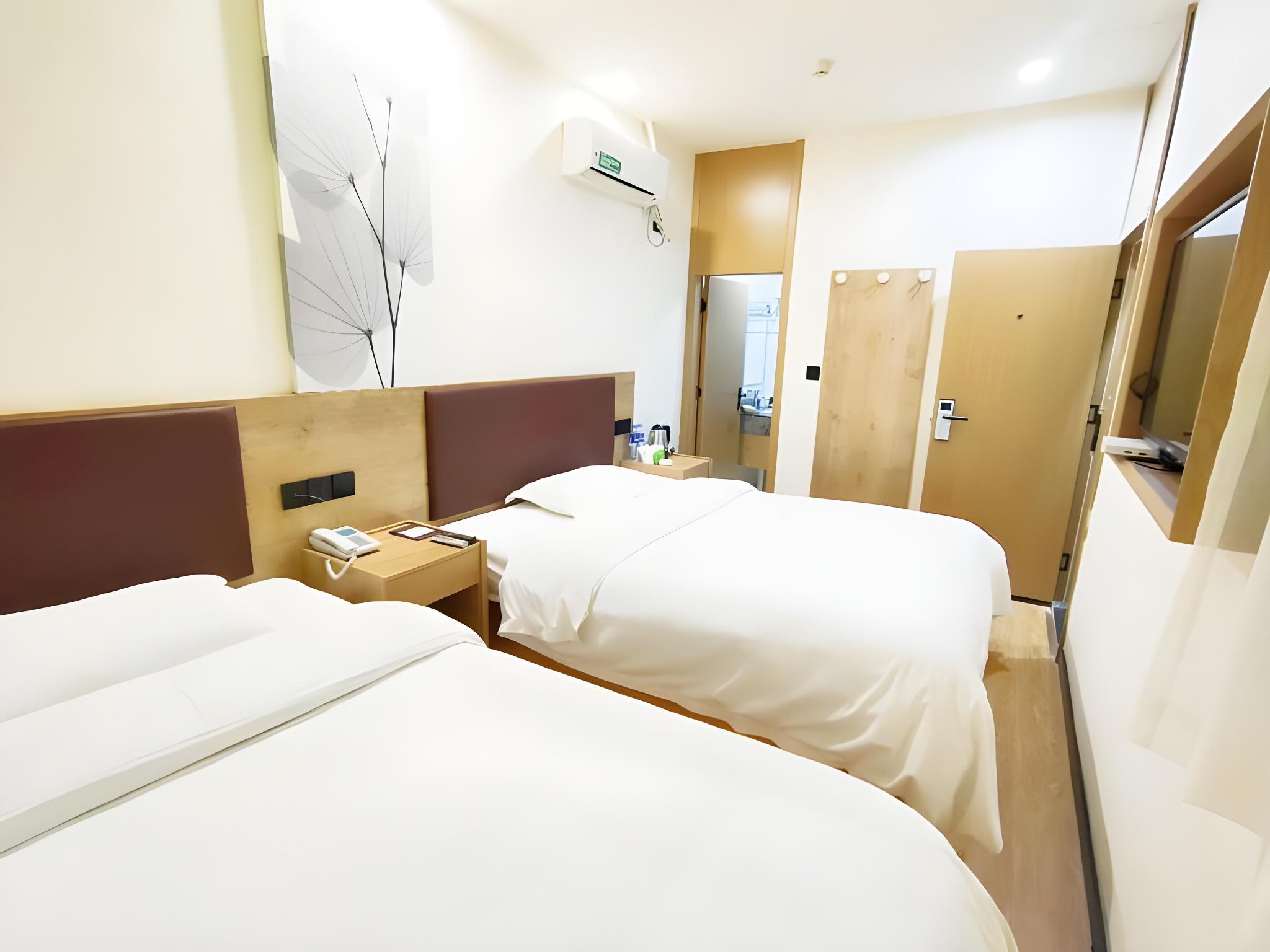 ROOM, TWIN BEDS