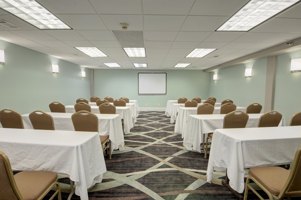 Holiday Inn St Petersburg N Clearwater 56/68