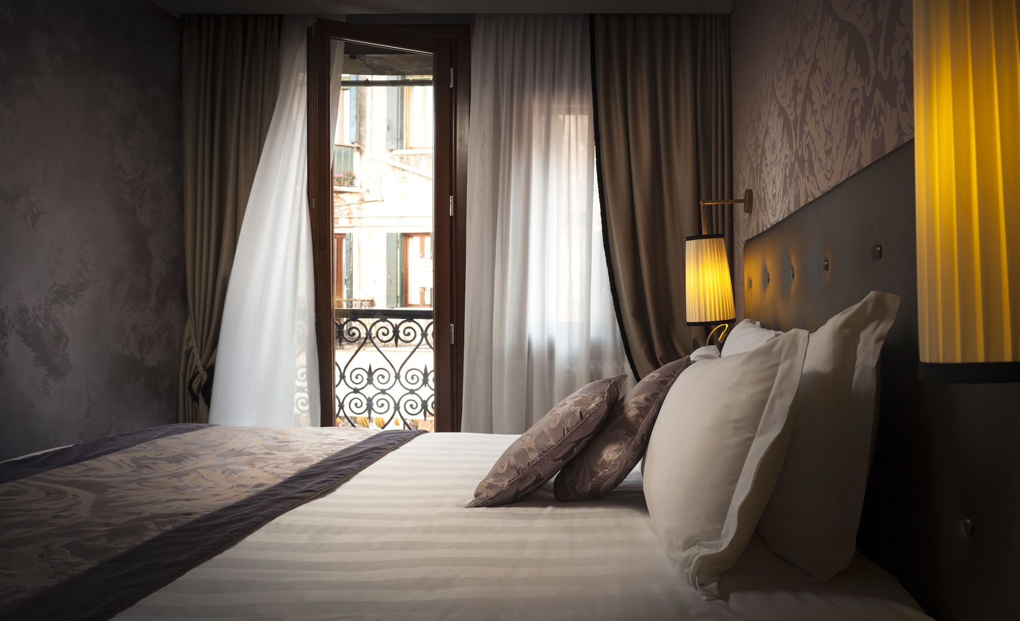 ROOM, TRIPLE, 1 DOUBLE AND 1 SINGLE BED
