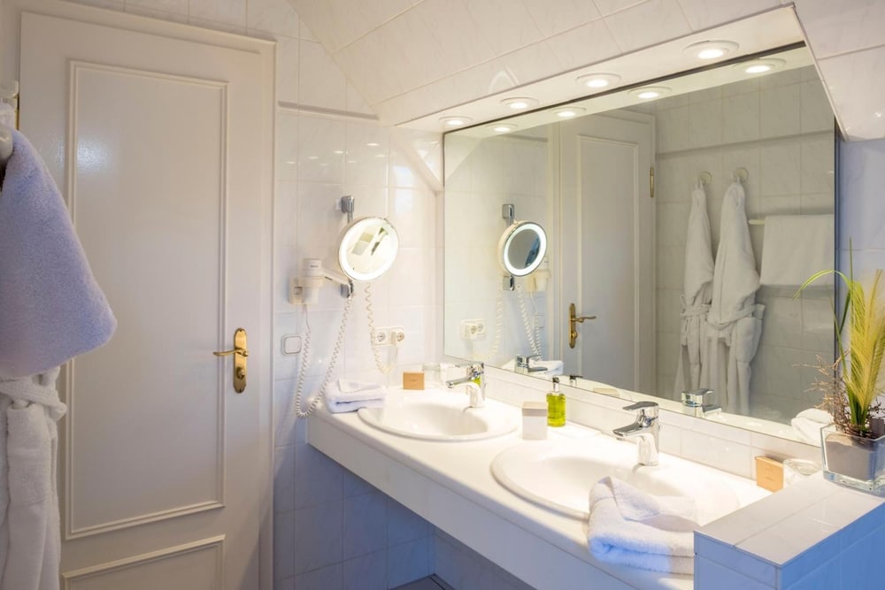 Ringhotel Resort SPA Hohe Wacht 48/50