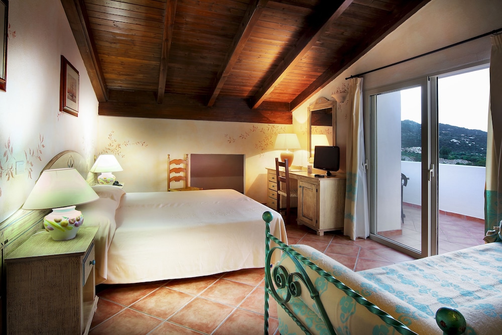 Colonna Beach Hotel 13/50