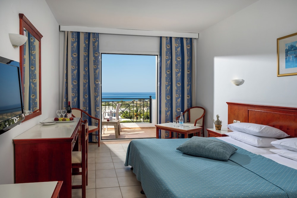 غرفة بسرير مزدوج بإطلالة على البحر مع أريكة، Mare Village Ierapetra 8/10