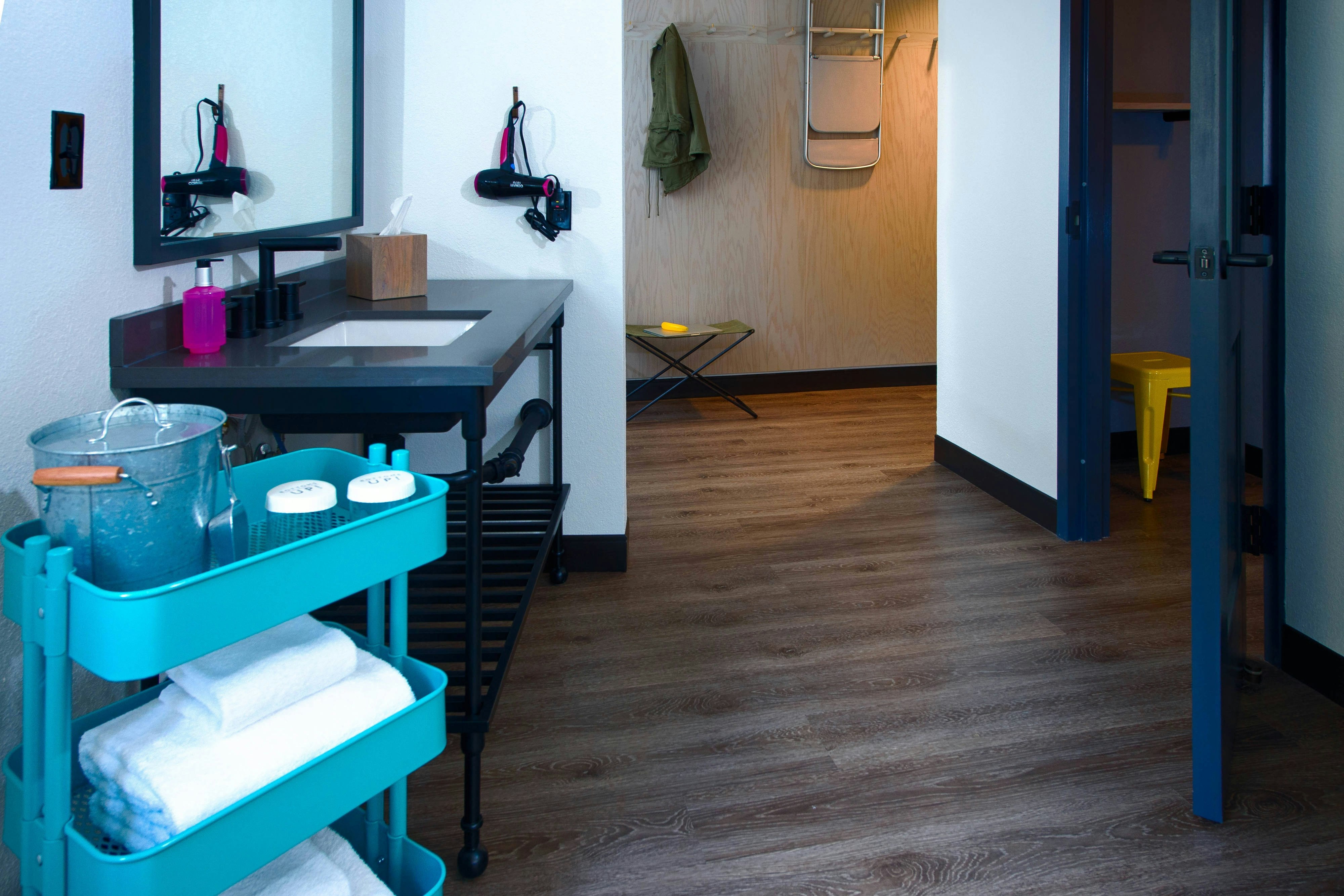 غرفة بسرير كينج، Moxy New Orleans Downtown French Quarter Area 6/8