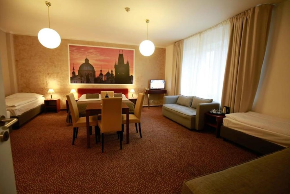 Metropolitan Old Town Hotel 43/63