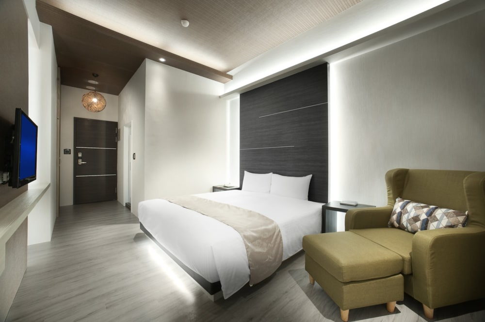 DELUXE, DOUBLE BED