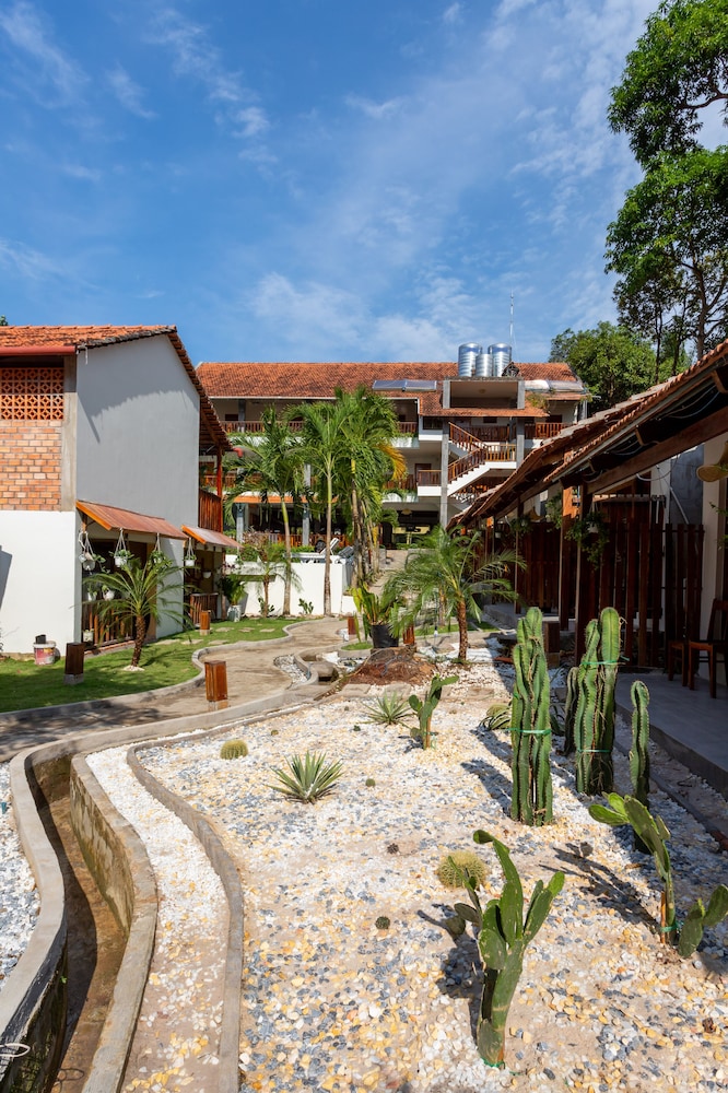 Bauhinia Resort 37/50