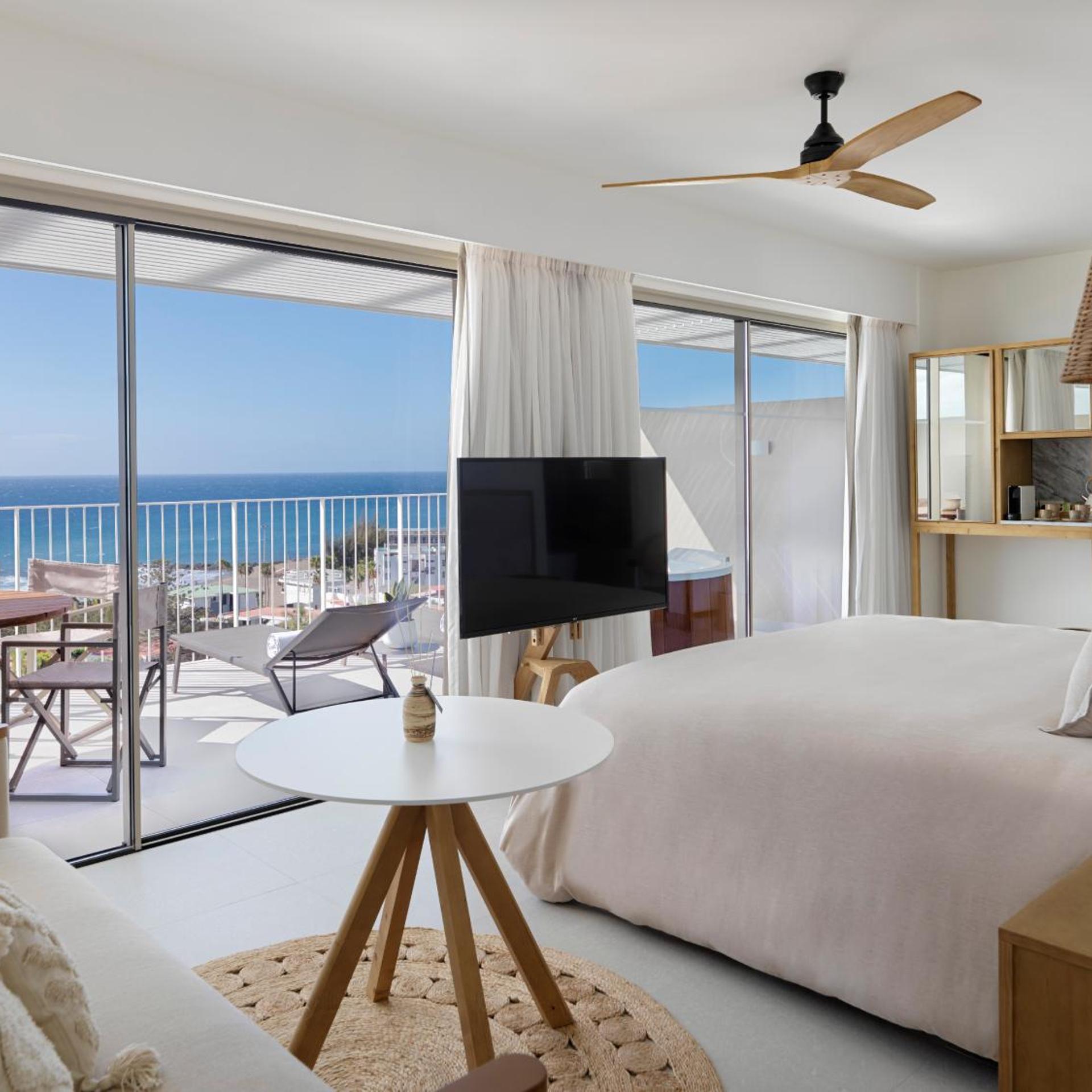 Reserve, Junior Suite, Ocean Front, Bathtub