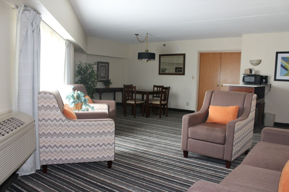 Crossroads Hotel Huron Event Center 25/50