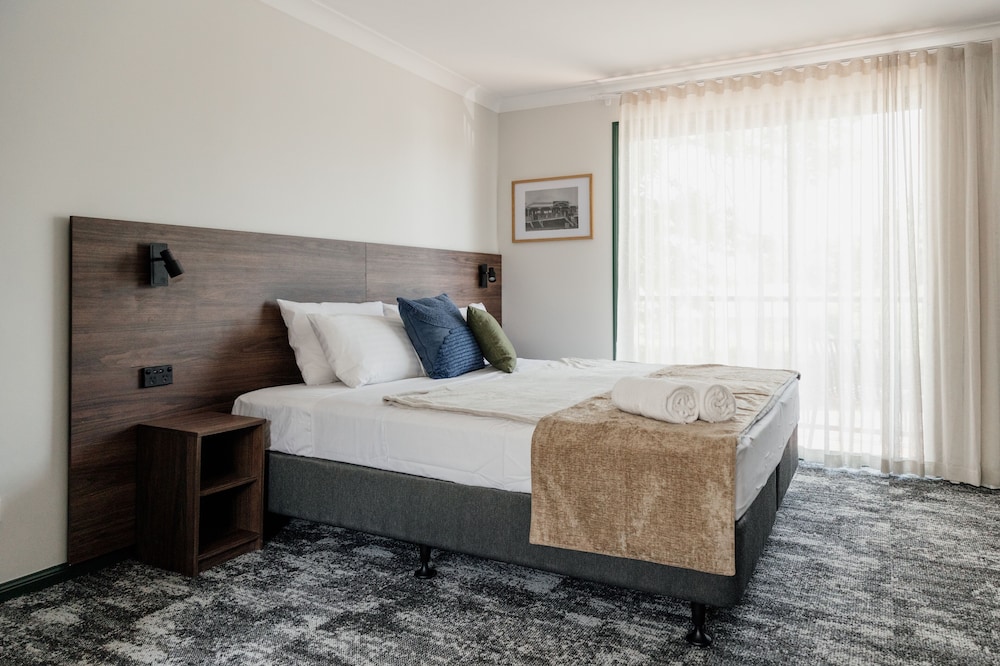 STANDARD, QUEEN BED, ACCESSIBLE