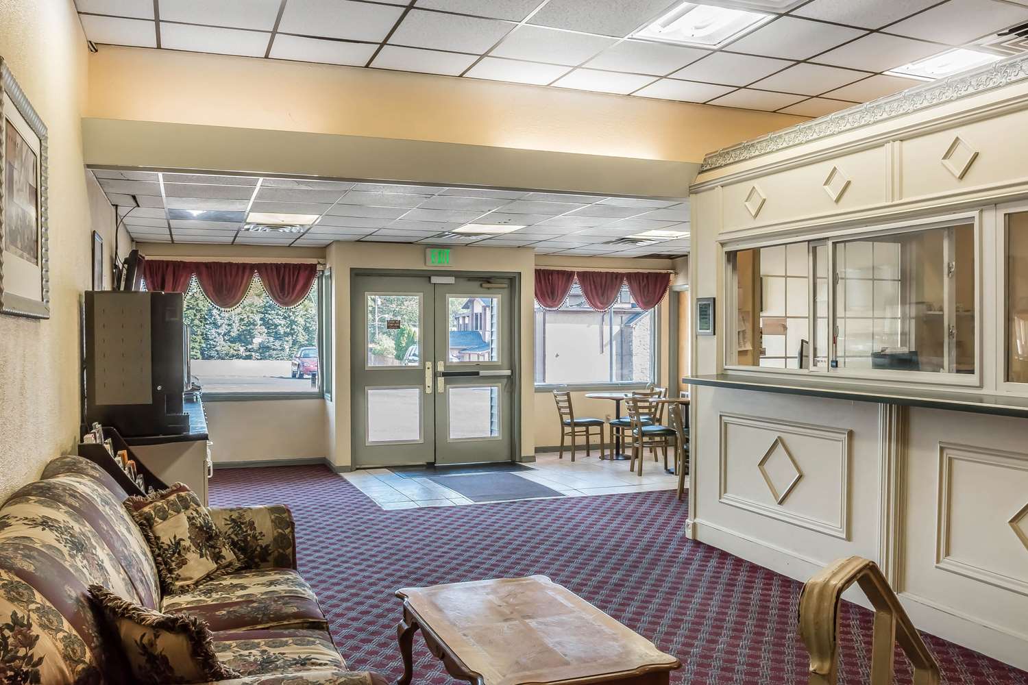 Econo Lodge Airport Reading PA 26/37