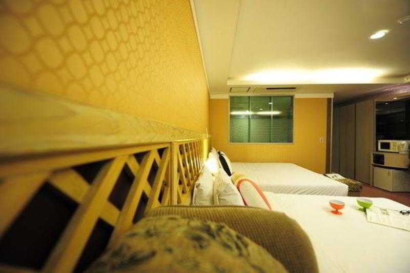 Metro Tourist Hotel 6/31