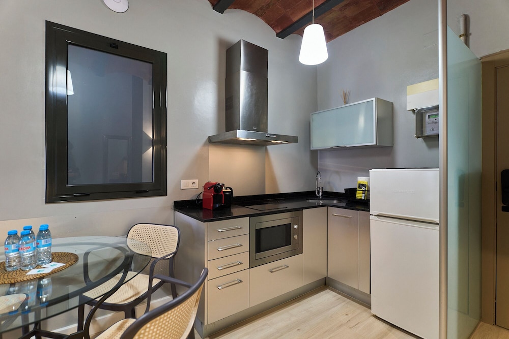 Fira Centric Apartments 66/72