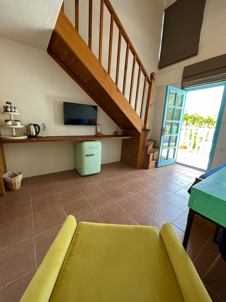Yonca Lodge 8/50