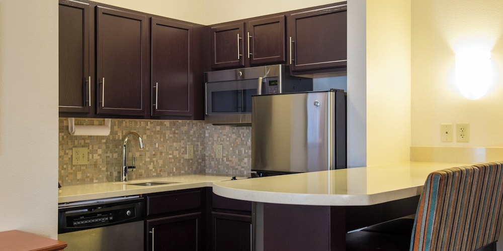 جناح بسريرين مزدوجين بغرفة نوم واحدة بمطبخ، Staybridge Suites Fargo 8/8