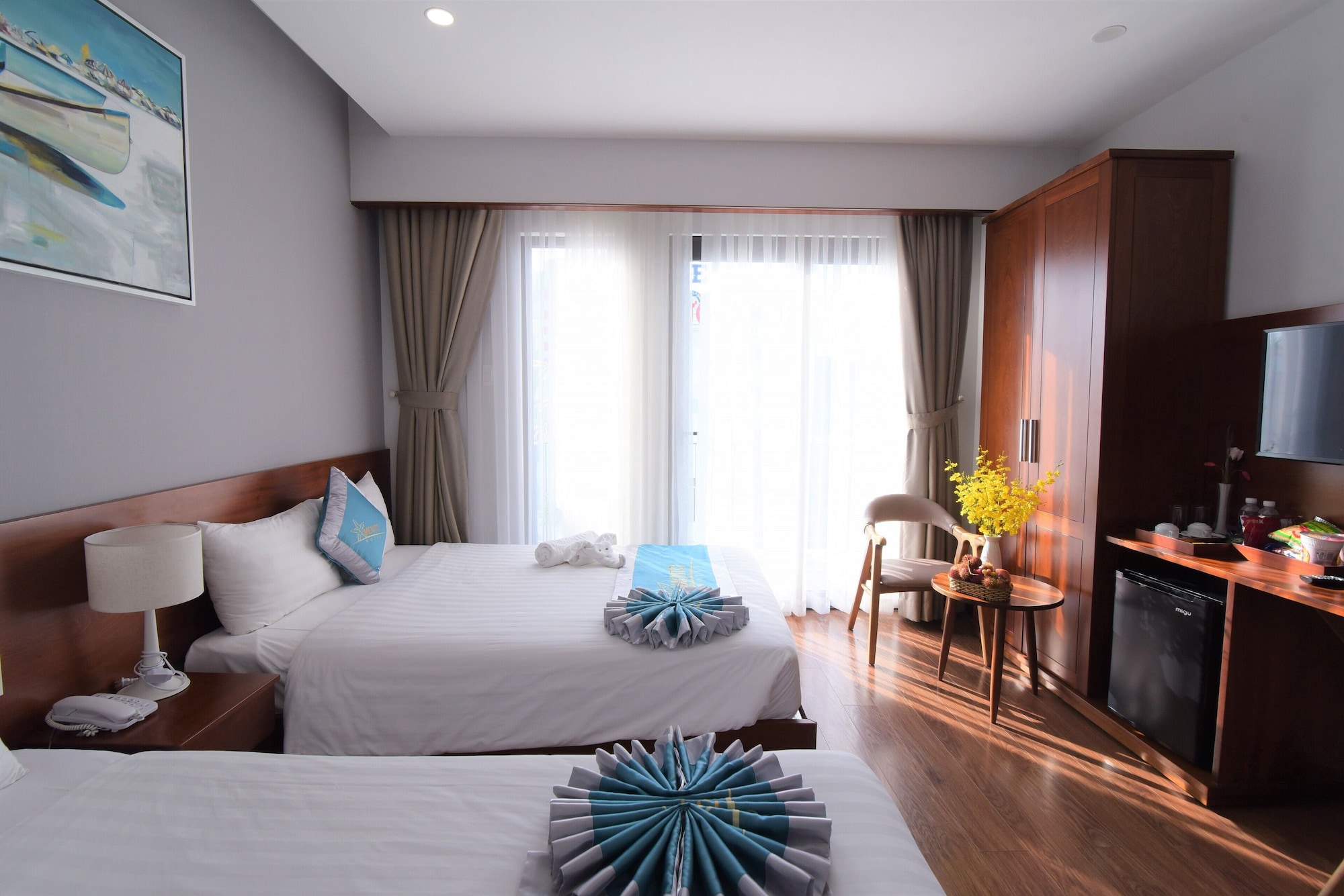 DELUXE, TWIN BEDS
