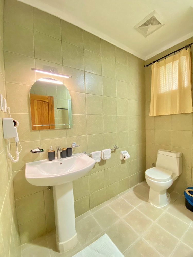 1 Bedroom, Premier, Suite, Queen Bed, Ocean Front، Quo Vadis Dive Resort 7/10