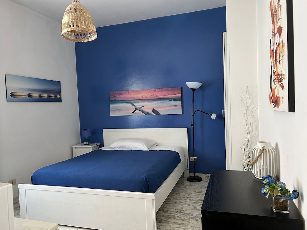 STANDARD, QUEEN BED