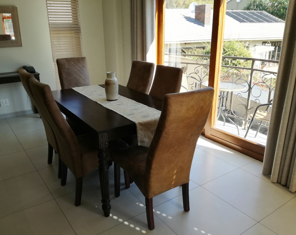 Dunton Guest House 8/50