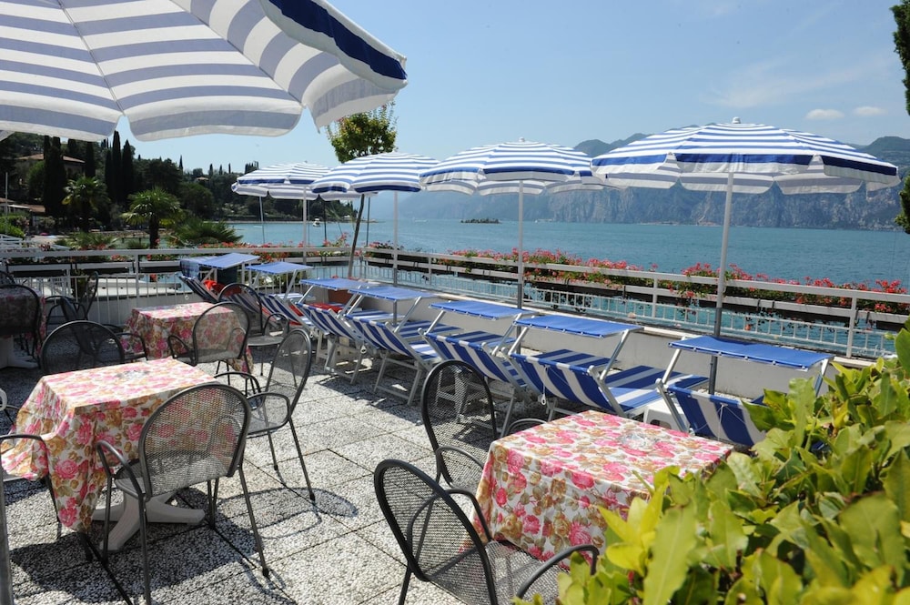 Hotel Excelsior Bay 48/50