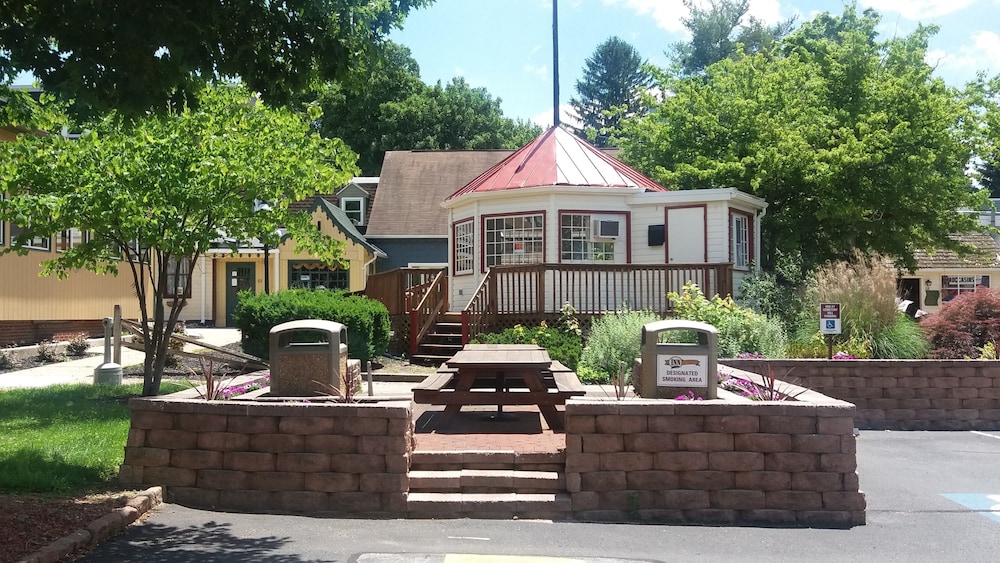 Inn at Cemetery Hill 46/50