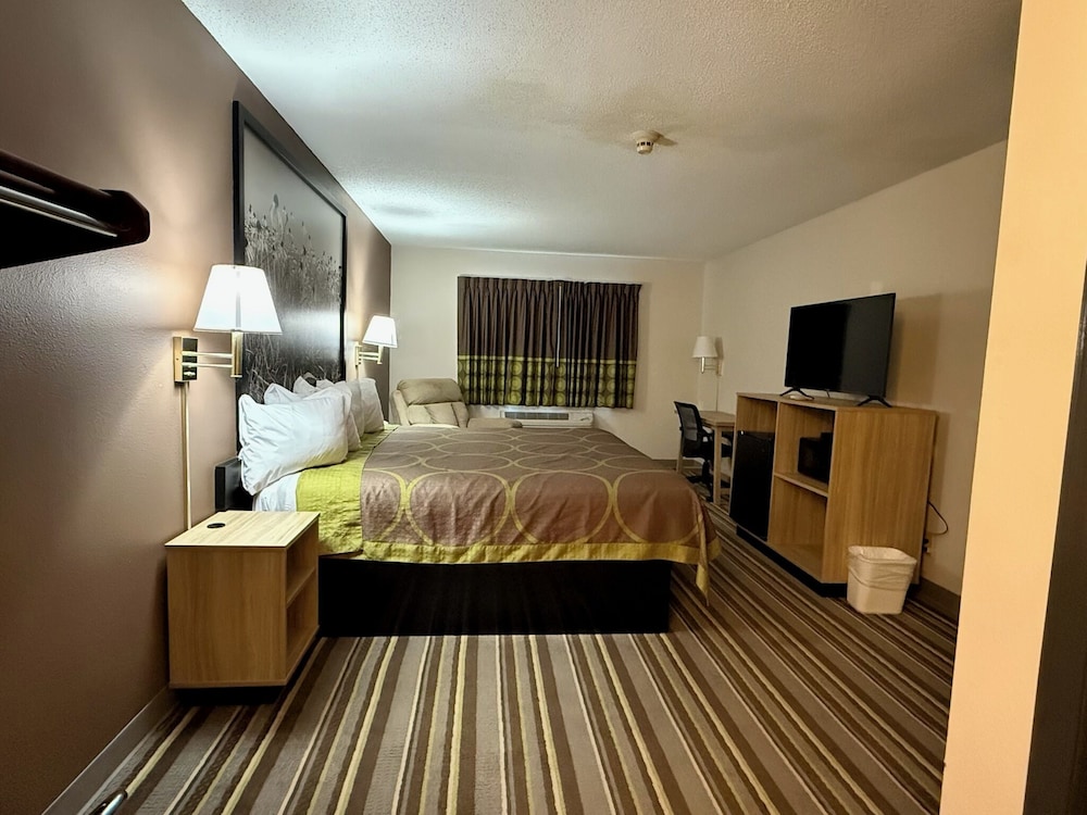 Super 8 by Wyndham Richmond VA 7/29