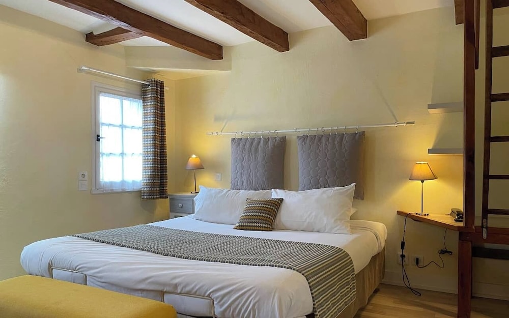 AUBERGE LE COLOMBIEN 8/37