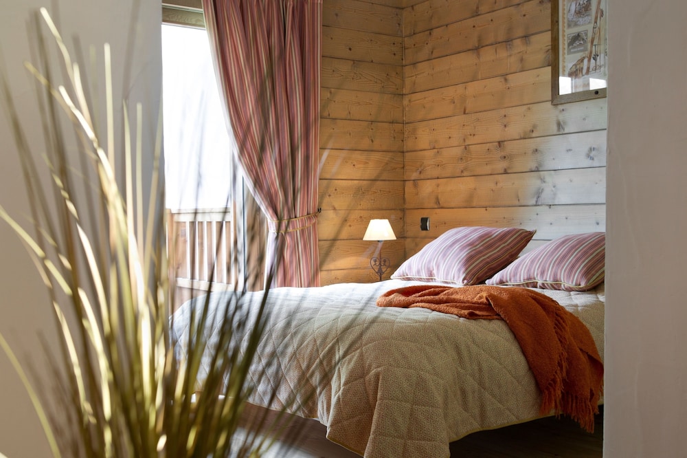 2 Bedrooms, Cabin, Apartment, 1 Double and 2 Bunk Beds, 2 Sofa