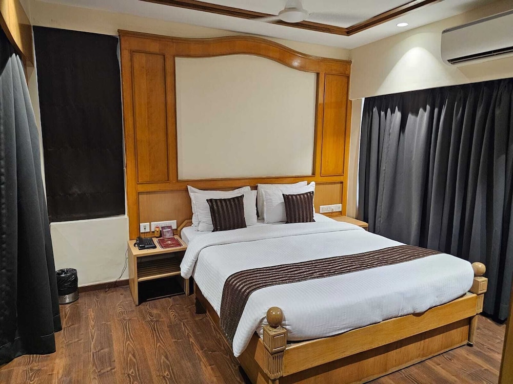 DELUXE, DOUBLE BED