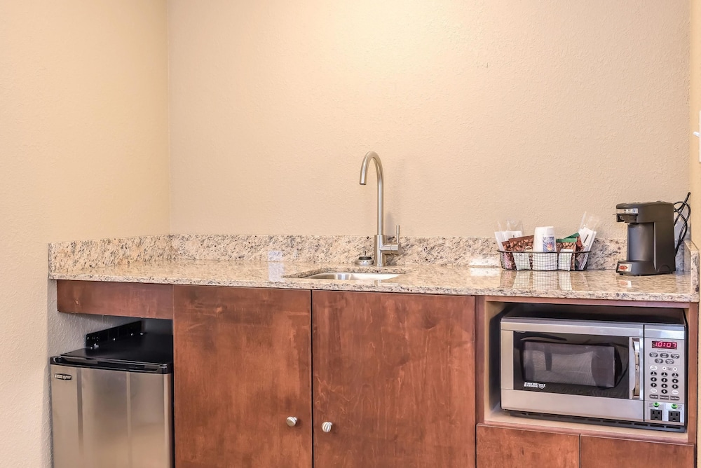 Comfort Inn Suites Piqua Near Troy I75 40/44