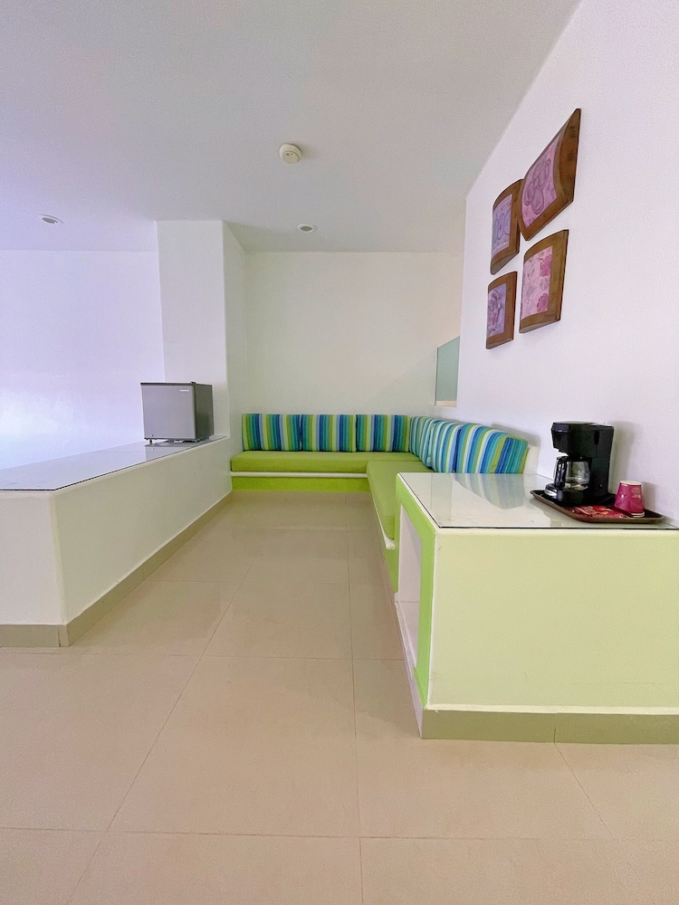 Seven Crown Express & Suites by Kavia 42/50