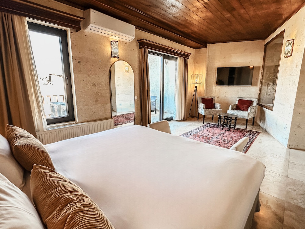 DELUXE, SUITE, KING BED