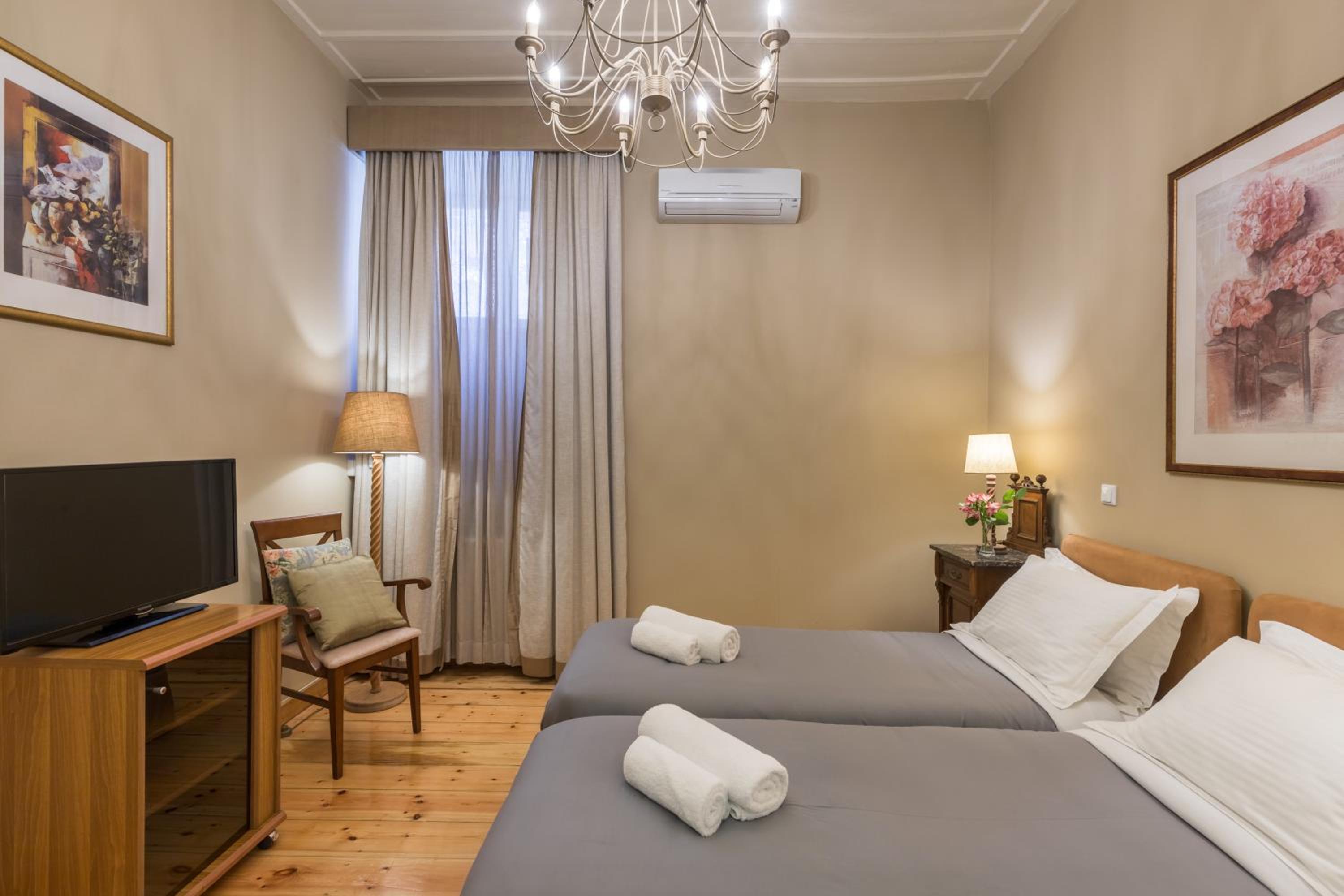 2 Bedrooms, Family, Suite, Cozy Building