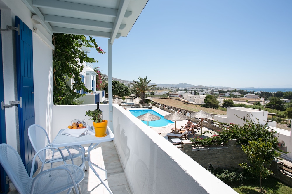 Pyrgaki Hotel in PAROS