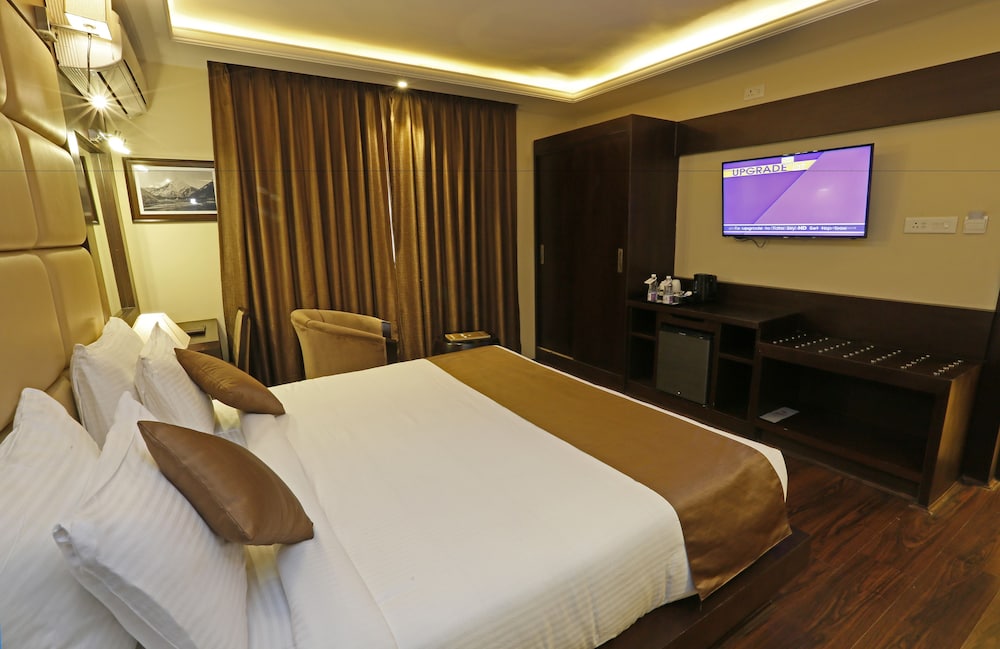 Clarks Inn Srinagar (Ex Hotel Spring Hills) 20/50