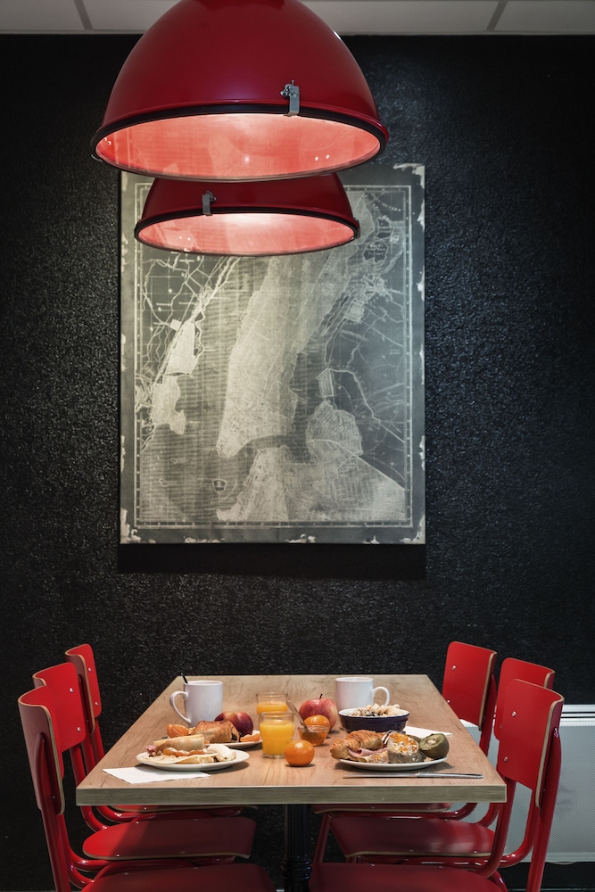 Ibis Styles Chartres 38/50
