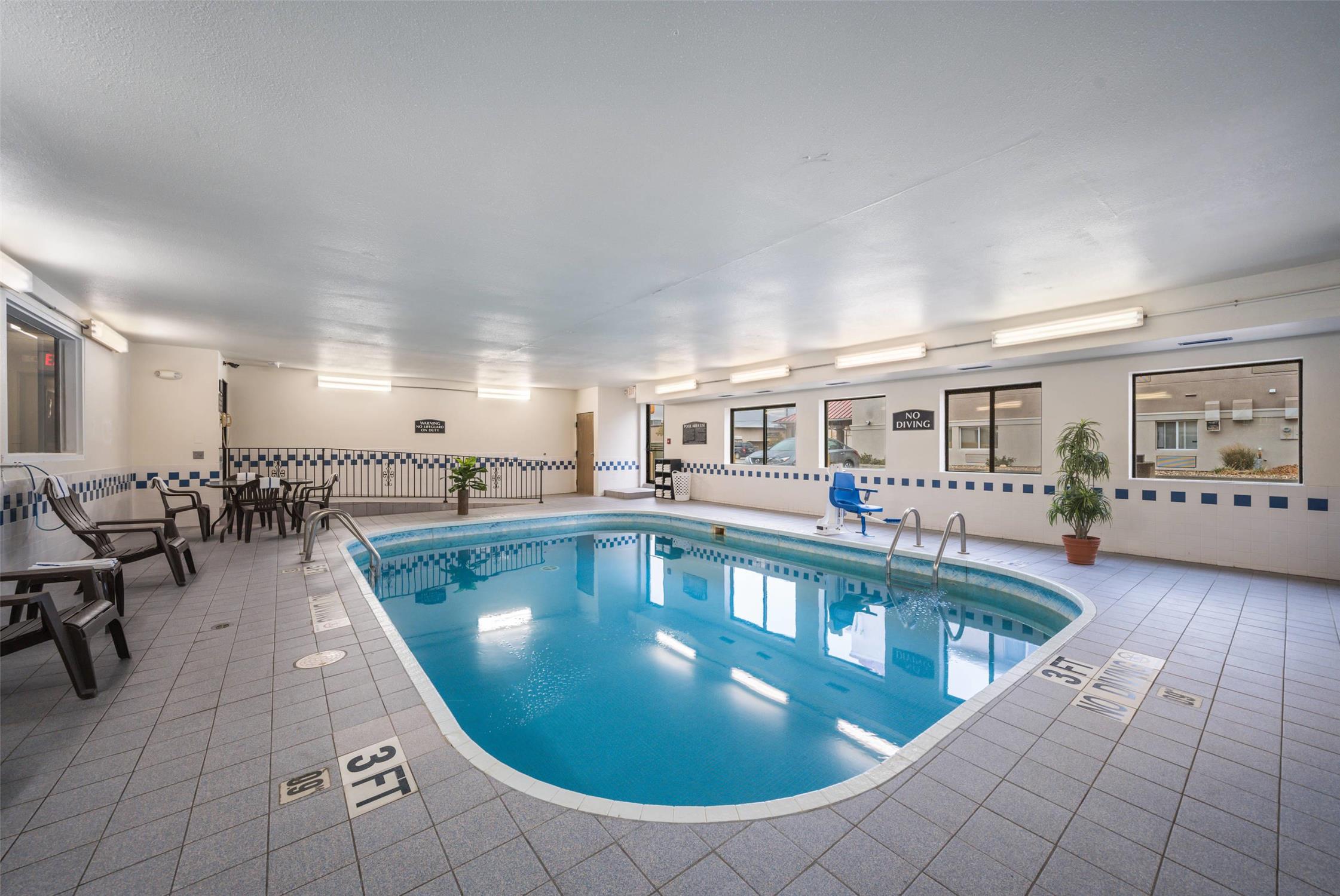 Quality Inn & Suites Sioux Falls South, SD 4/7
