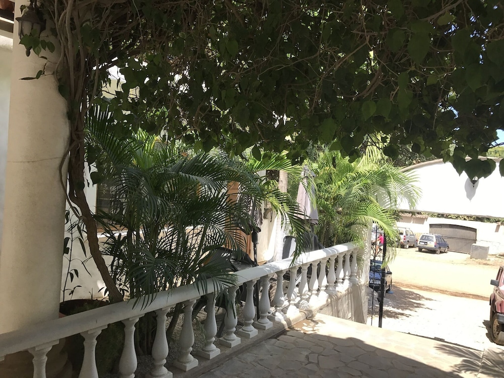 Hotel Flores 46/50