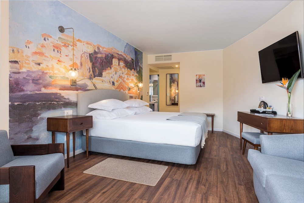 Superior, Deluxe, Family, Queen Bed, Bay View
