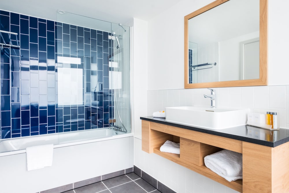 Holiday Inn Reading South M4 Jct11 23/81