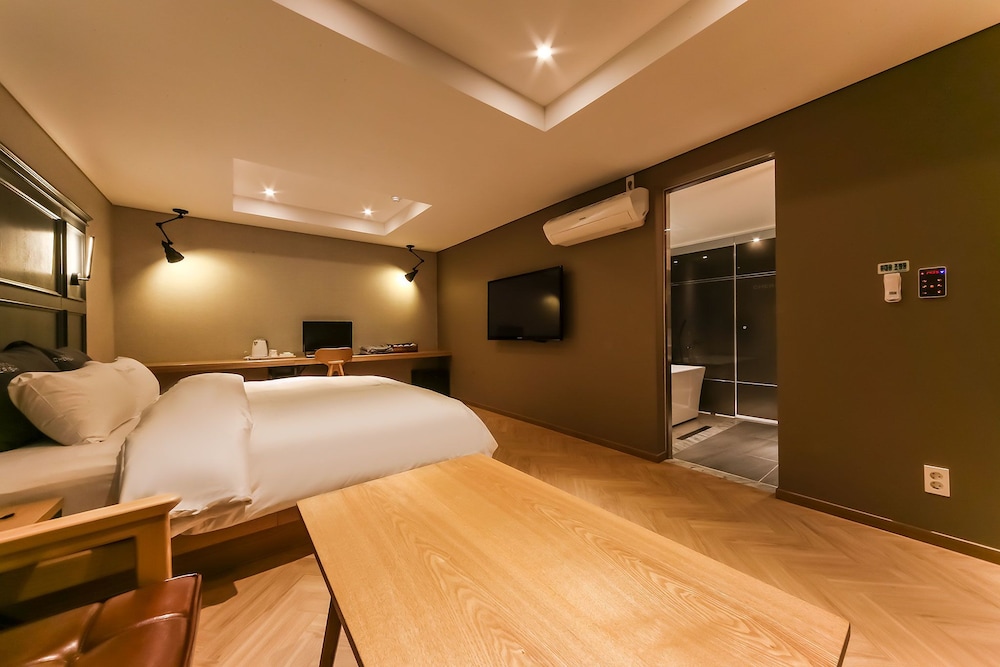 Cherish Hotel 17/50