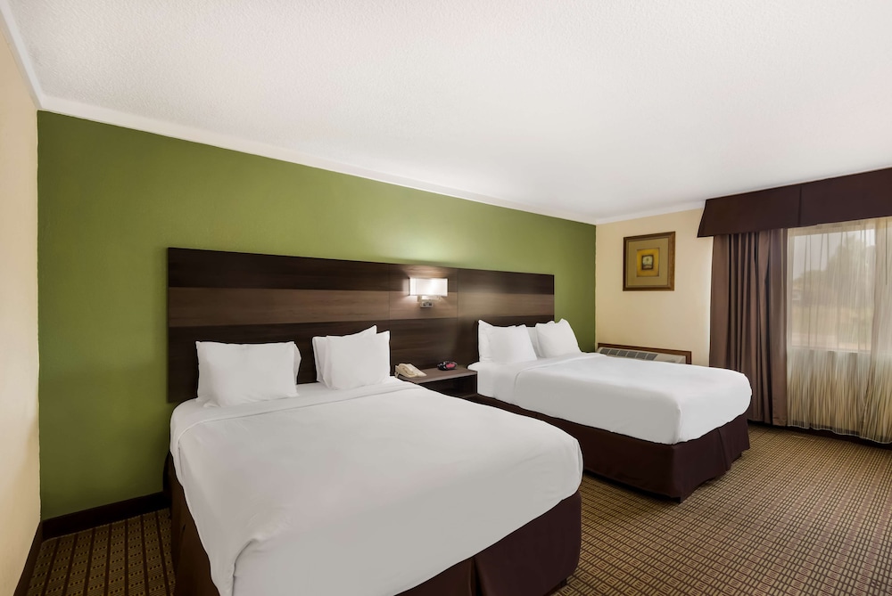 Standard, 2 Queen Beds, Accessible